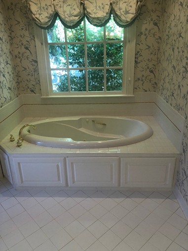 Bathtub | Jack's Carpet & Tile